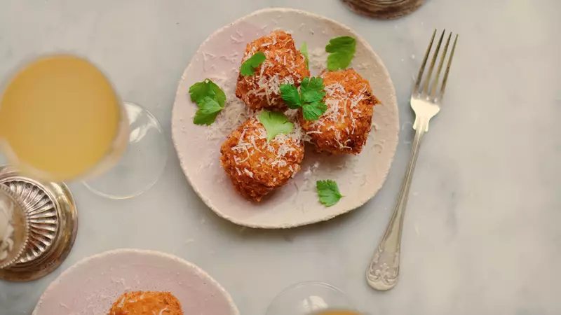 Arancini med riven parmesan och persilja